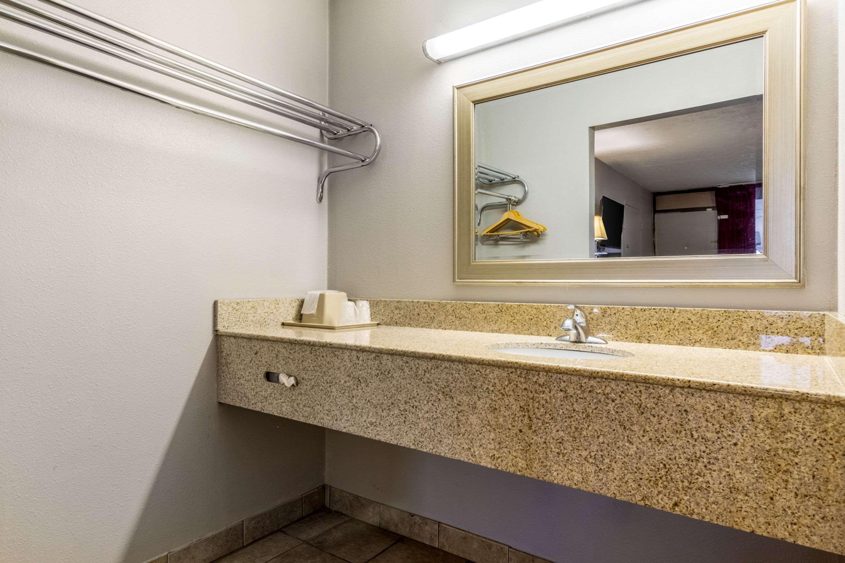 Econo Lodge Seymour Eksteriør billede